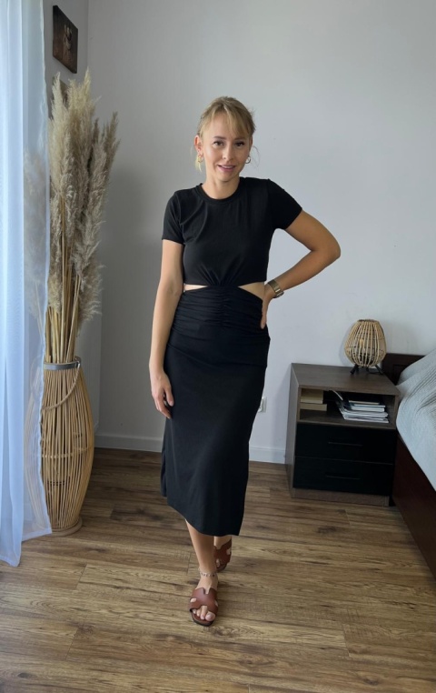 Sukienka z rozcięciem Sukienka z rozcięciem